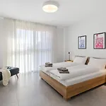 Loctowers A3-4-3 By Interhome Lejlighed *